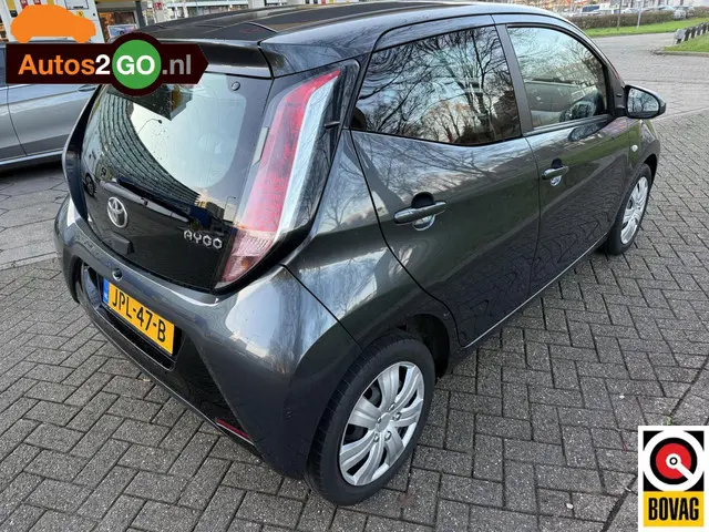 Toyota Aygo 1.0 VVT-i x-play 2014 Benzine 16