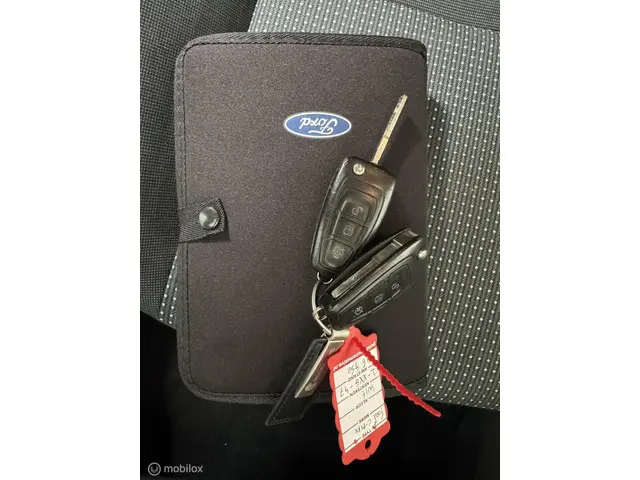 Ford C-MAX Edition Plus. Hogeinstap. 2014 Benzine 23