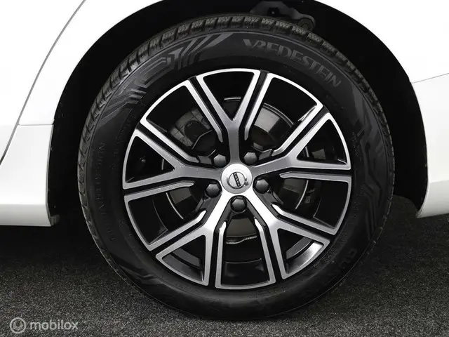 Volvo V60 2.0 B3 Essential| Camera | Trekhaak 2023 Benzine 42