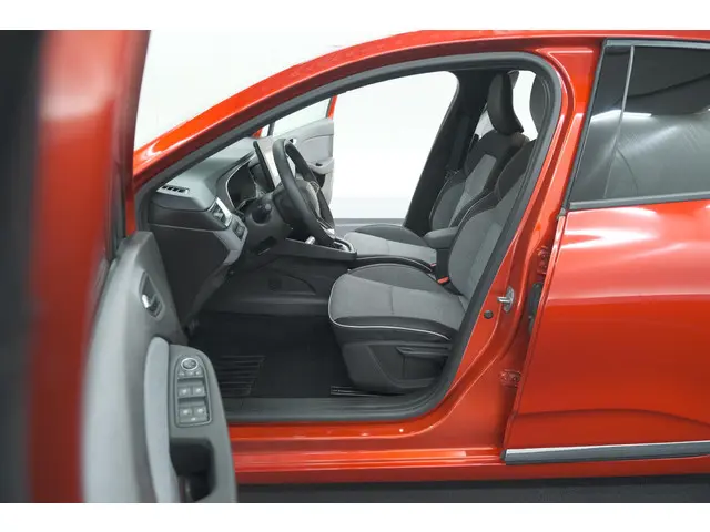 Renault Clio 1.0 TCe 90 GPF techno 2025 Benzine 27