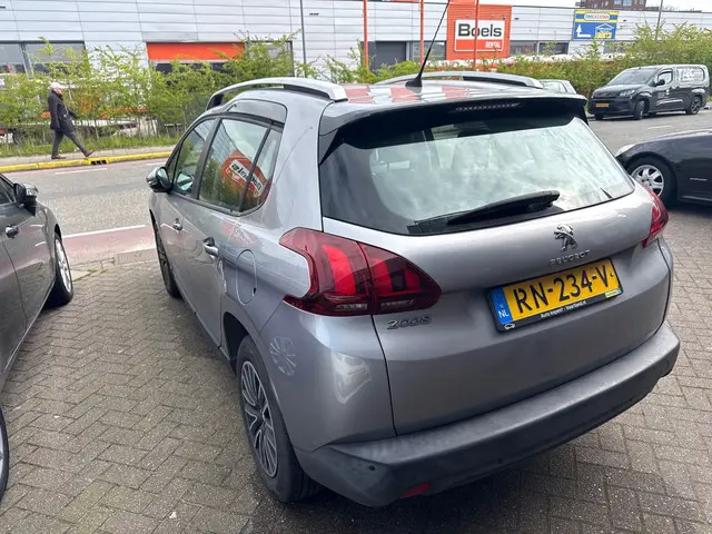 Peugeot 2008 1.2 PureTech Blue Lion 2018 Benzine 5