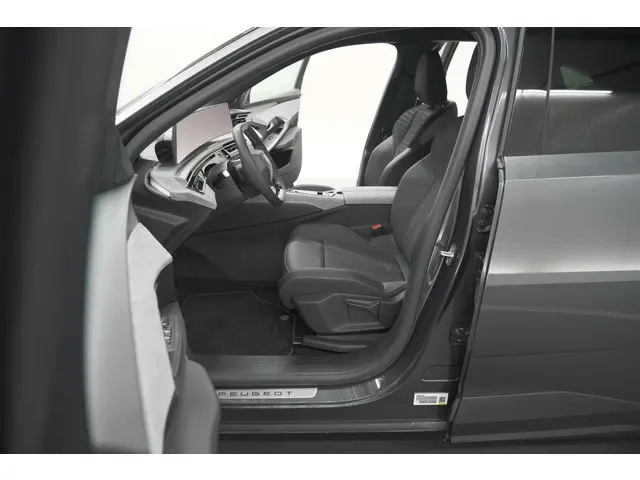 Peugeot 3008 1.2 Hybrid 136 GT 2025 Hybride Benzine 25