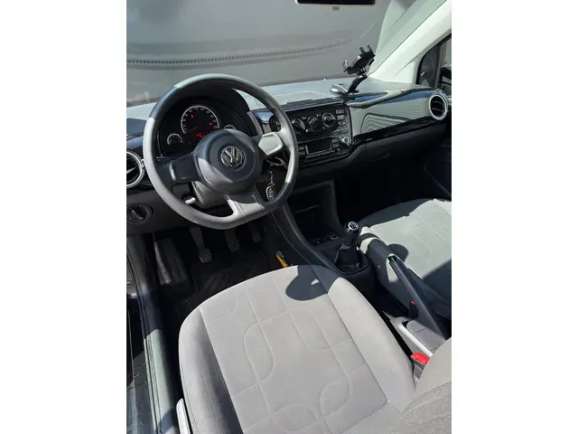 Volkswagen up! 3