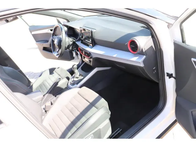 SEAT Arona 1.0 TSI FR Business Connect 2023 Benzine 17