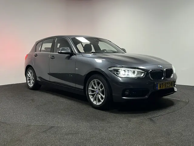 BMW 1 Serie 118i Executive 2018 Benzine 36
