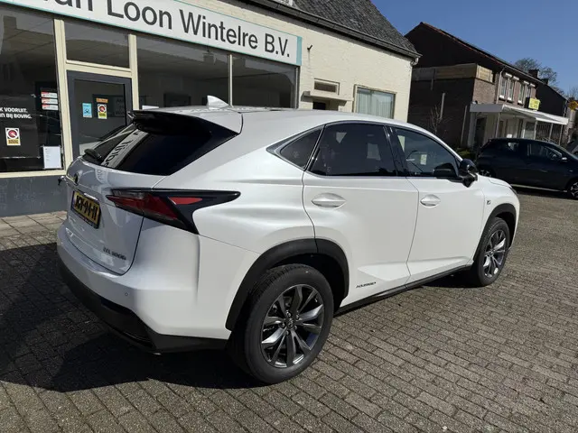 Lexus NX 300h AWD F Sport Line 2014 Hybride Benzine 5