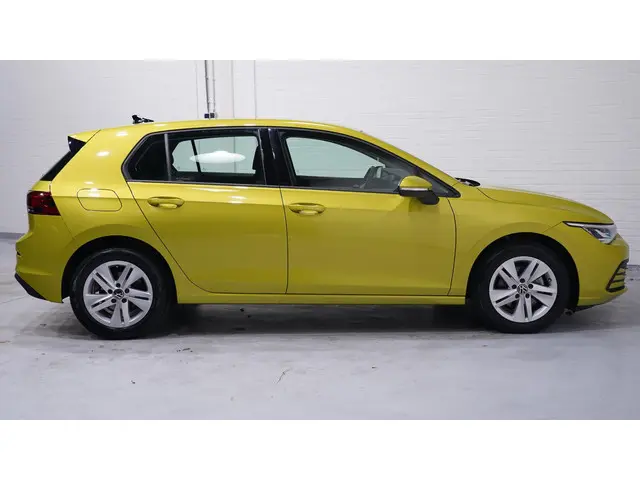Volkswagen Golf 1.5 eTSI Life Business 2023 Benzine 8