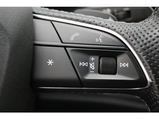 Audi Q3 45 TFSI e S edition 2021 Hybride Benzine 43