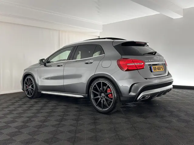 Mercedes-Benz GLA AMG 45 4MATIC 2015 Benzine 4