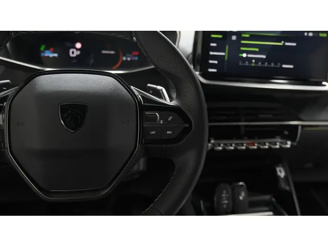 Peugeot 2008 PureTech 130 EAT8 GT 2024 Benzine 39