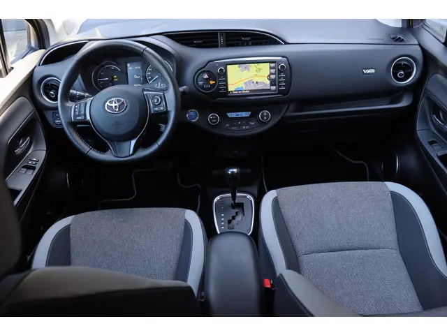 Toyota Yaris 1.5 Hybrid Y20, Navi 2019 Hybride Benzine 7