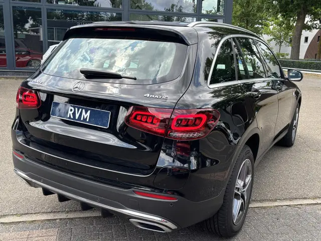 Mercedes-Benz GLC 300e 4MATIC 2022 Hybride Benzine 4