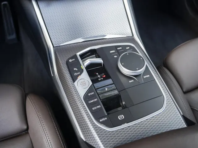 BMW 3 Serie Touring 320i 2025 Benzine 13