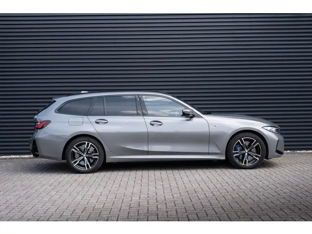 BMW 3 Serie Touring 330e 2024 Hybride Benzine 18