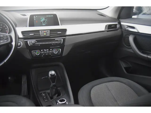 BMW X1 SDrive18i Executive 2018 Benzine 12
