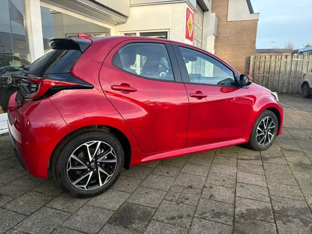 Toyota Yaris 1.5 Hybrid Dynamic 2021 Hybride Benzine 7