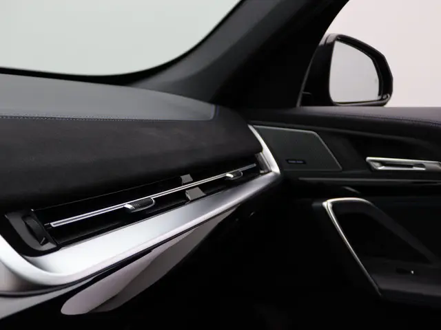 BMW X1 xDrive25e 2025 Hybride Benzine 13