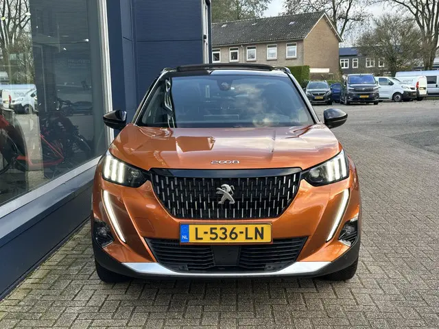 Peugeot 2008 1.2 Turbo 130 PK GT Pack 2021 Benzine 2