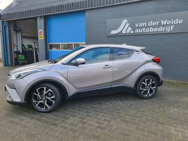 Toyota C-HR 2