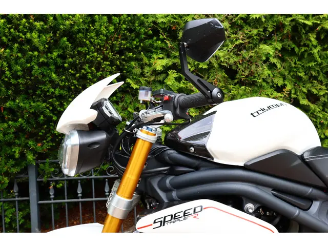 Triumph Speed Triple R 1050 ABS 2012 Benzine 24