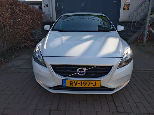 Volvo V40 2.0 D2 Ocean Race Lage km stand!! 2015 Diesel 2