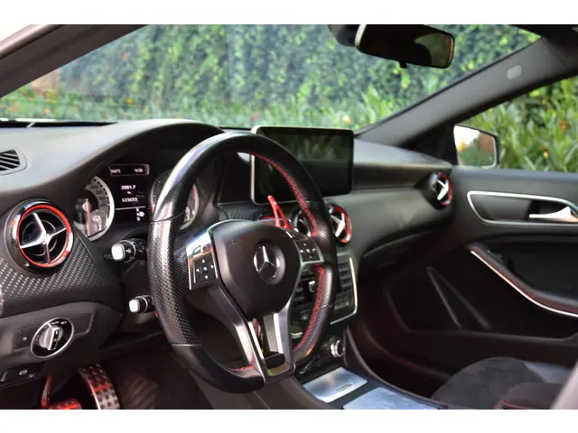 Mercedes-Benz A-Klasse 250 Sport Ambition 2012 Benzine 6