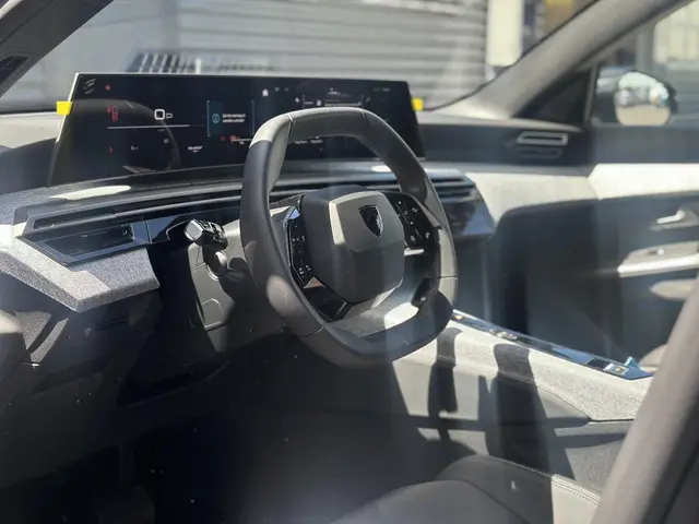 Peugeot 5008 1.2 Hybrid 145 Allure 2025 Hybride Benzine 26
