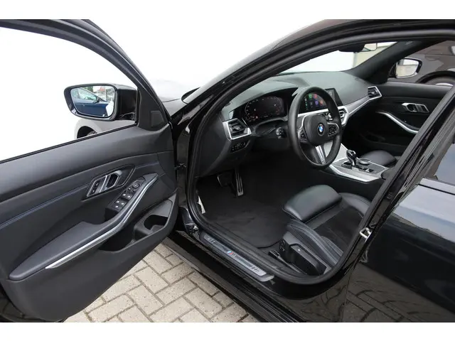 BMW 3 Serie 330i High Executive 2019 Benzine 15