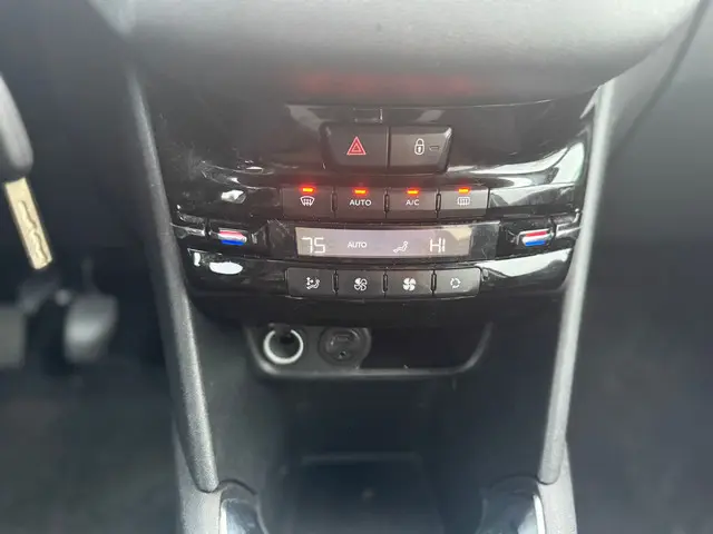 Peugeot 208 1.2 PureTech Style Pack 2015 Benzine 13