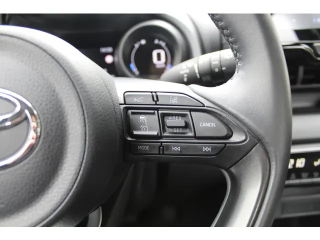 Toyota Yaris 1.5 Hybrid Dynamic 2022 Hybride Benzine 22