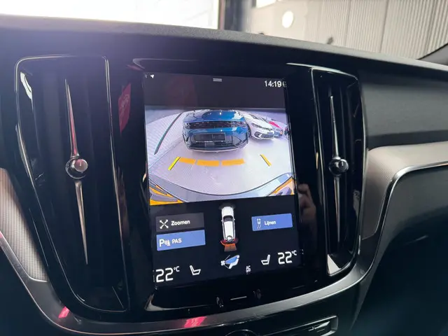 Volvo V60 2.0 T4 R-Design CAMERA LEDER LED 2020 Benzine 9