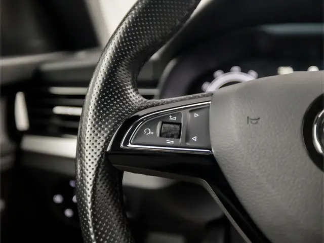 Škoda Kamiq 1.0 TSI Sport 2020 Benzine 18