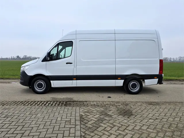 Mercedes-Benz Sprinter 317 1.9 CDI L2 H2 RWD 2022 Diesel 2