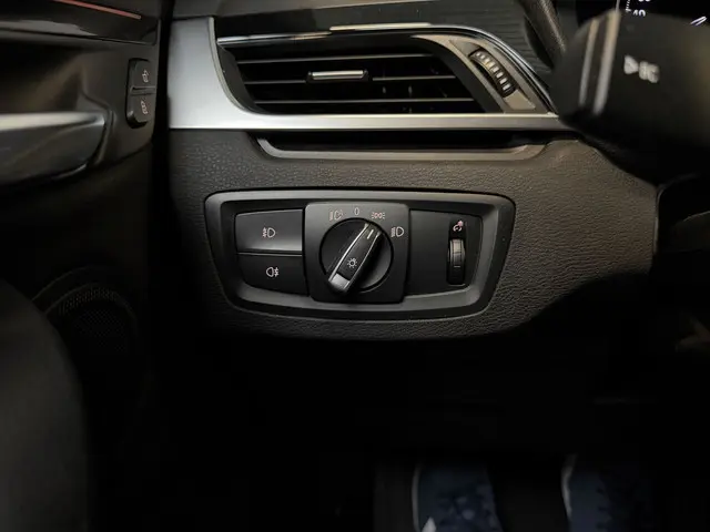 BMW X1 sDrive18i High Executive 2018 Benzine 19