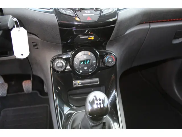 Ford Fiesta 1.0 EcoB. Titanium 2015 Benzine 13