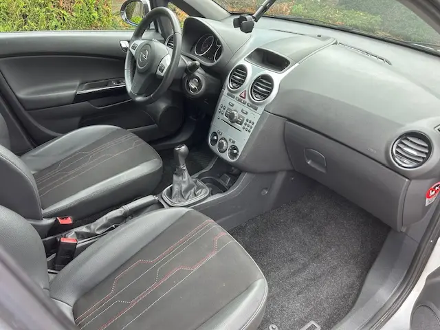 Opel Corsa 1.4-16V Anniversary Edition 2012 Benzine 12