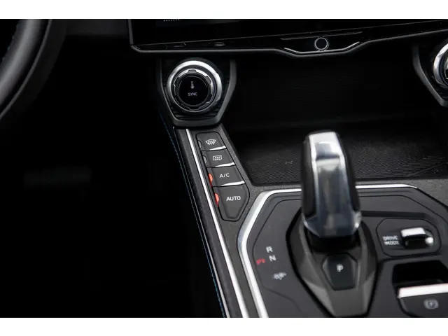Lynk & Co 01 1.5 Plug-in Hybrid 2023 Hybride Benzine 23