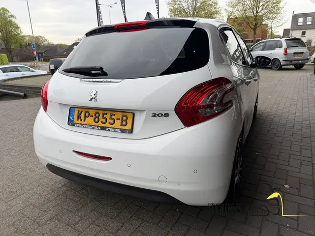 Peugeot 208 1.2 VTi Allure 2014 Benzine 11