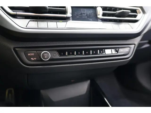 BMW 2 Serie Gran Coupé 218i Gran Coupe 2023 Benzine 37