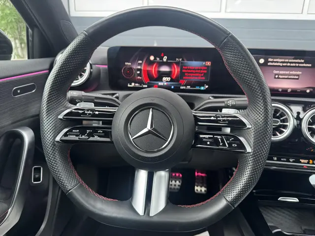 Mercedes-Benz A-Klasse 200 AMG Line 2024 Benzine 14