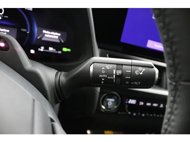 Lexus UX 300h F SPORT Design 2024 Hybride Benzine 33