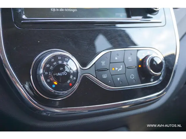 Renault Captur 0.9 TCe Helly Hansen 2015 Benzine 16