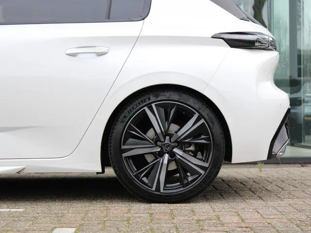 Peugeot 308 1.2 PureTech GT Pack Business 2022 Benzine 25