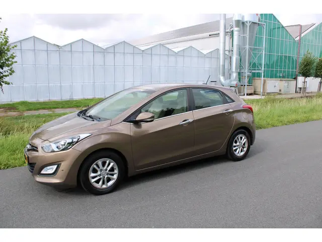 Hyundai i30 1.6 GDI i-Vision Automaat 2012 Benzine 3