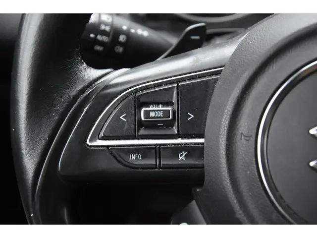 Suzuki Swift 1.0 Automaat Stijl-NLse auto 2020 Benzine 10