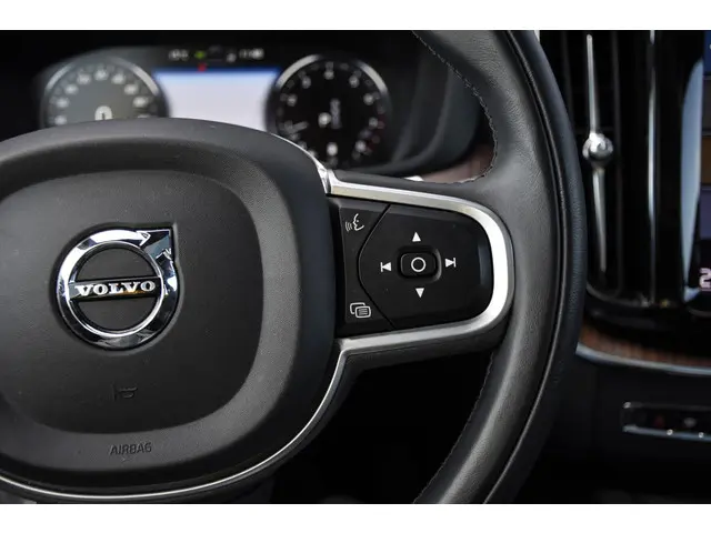 Volvo XC60 2.0 B5 Momentum Exclusive 2021 Benzine 23