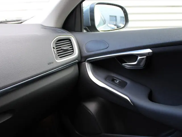 Volvo V40 2.0 T3 Nordic+ 2017 Benzine 18