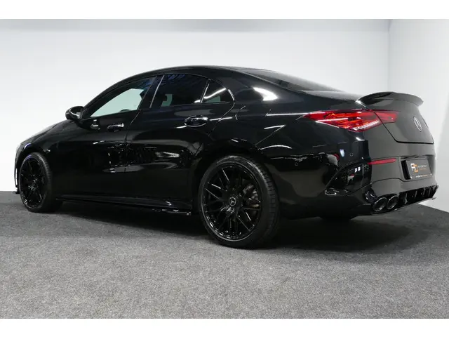 Mercedes-Benz CLA 250 e AMG Line 2023 Hybride Benzine 4