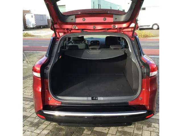 Renault Clio Estate 0.9 TCe Limited 2019 Benzine 9