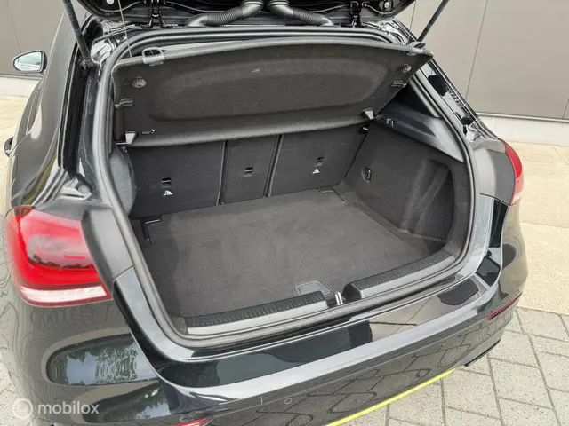 Mercedes-Benz A-Klasse 250 Premium Plus 2019 Benzine 28